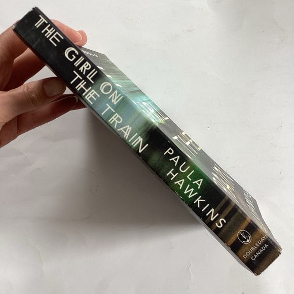🛍️$5 Add-on🛍️ Girl on the Train softcover book - Picture 2 of 5
